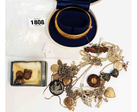 A bag containing a large silver gilt clasp bracelet, silver, 925 and other white metal jewellery, also a 375 (9ct.) gold fine