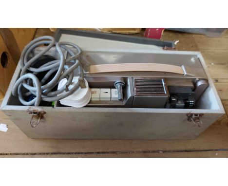 A vintage Magnum 800 ZR projector, in original carry case