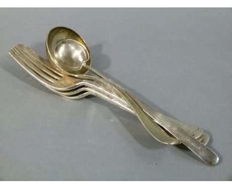An Edwardian sauce ladle, London 1906, an Edwardian cream ladle, Birmingham 1902 and three dessert forks, Sheffield 1900, 6.5