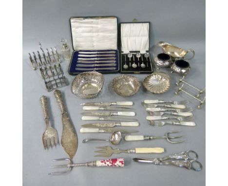 A case of six silver handled tea knives, case (af) three silver plated toast racks, a shell butter dish, pair of fish servers