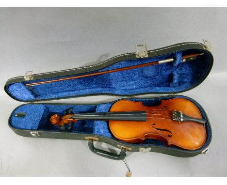 A child's Suzuki violin together with a bow, cased 