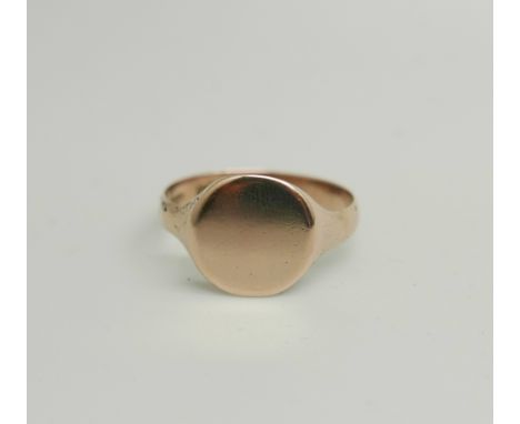 A 9ct gold signet ring, Birmingham 1932, 2.3g, R/S 