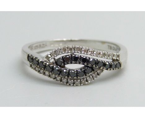 A 9ct white gold, black and white diamond ring, 2.2g, P 