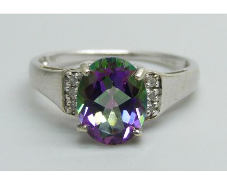 A 9ct white gold and mystic topaz ring, 2.1g, O 