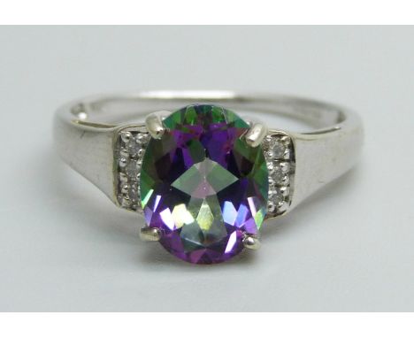 A 9ct white gold and mystic topaz ring, 2.1g, O 