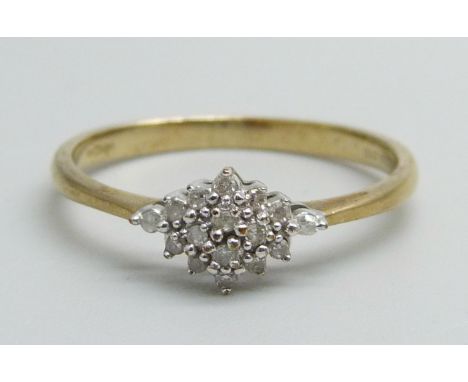 A 9ct gold and diamond cluster ring, 1.7g, P 