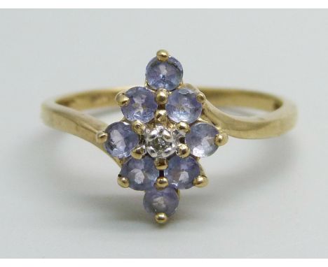 A 9ct gold and tanzanite ring, 2g, P 