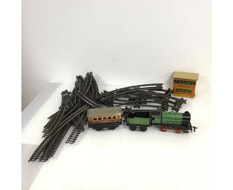 Railway interest: a Hornby engine (a/f) with coal car and passenger car together with a signal house, an assortment of track 