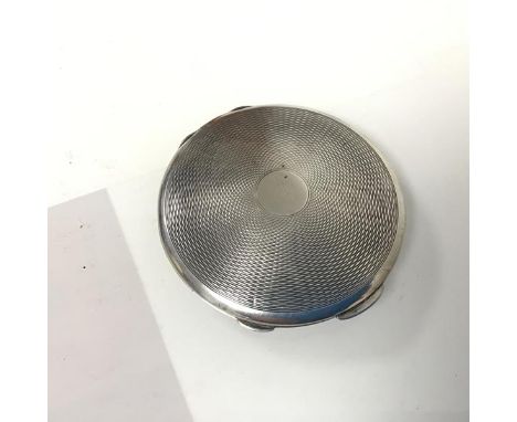 A 1937 Chester silver circular engine turned compact (d.7cm) (77.48g)