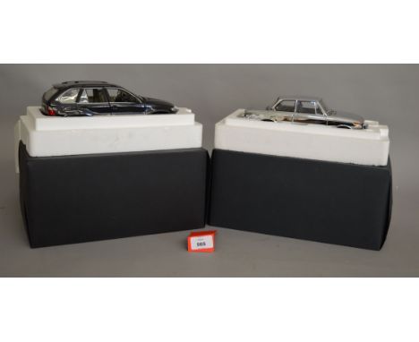 2 x KYOSHO Sammlermodel 1/18th scale BMW models, appear to have been on display otherwise VGB examples