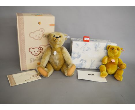 Two Steiff teddy bears: Buddha Bear, 23 cm, ltd.ed. 559/2008; Teddy Bear 1907, blond, 45 cm, ltd.ed. 969/1907. VG, boxed with