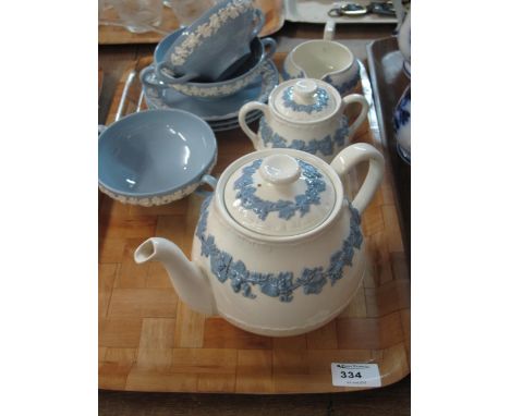 Tray of Wedgwood 'of Etruria' and 'Barlaston' tea ware items comprising teapot, lidded sucrier, cream jug, two-handled bowls 