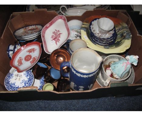 Tray of assorted china to include Copeland Spode, Spode Fitzhugh dish, Oriental porcelain cabinet cups and saucers, copper lu