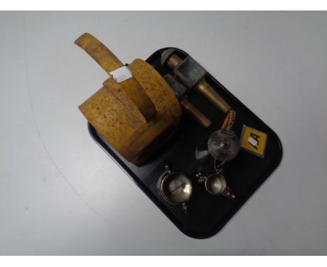 A tray containing 20th century railway lamp, pair of antique brass coach lamps, AA badge, together with a three piece plated 