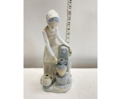 A large Nao figurine h30cm, shipping unavailable