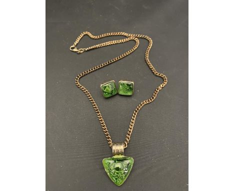 A vintage 925 silver chain and pendant set