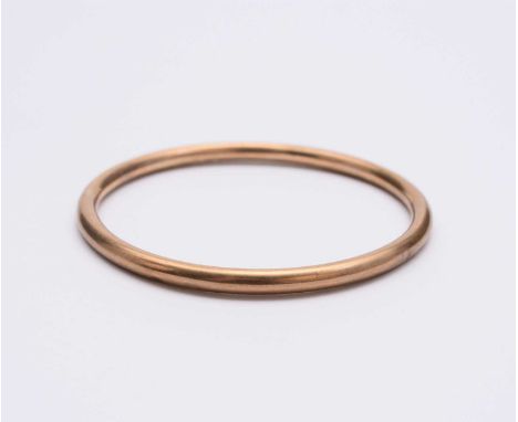 A 9ct gold hollow bangle, hallmarked Birmingham 1922, inner diameter approx 71mm, weight approx 7.7g
