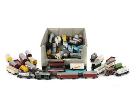 Großes Konvolut WagenMärklin, Spur H0, Kunststoff, tls. mit Blechboden, ca. 1970-1990er Jahre, insg. 83 Stk., 20x im OK, u.a.