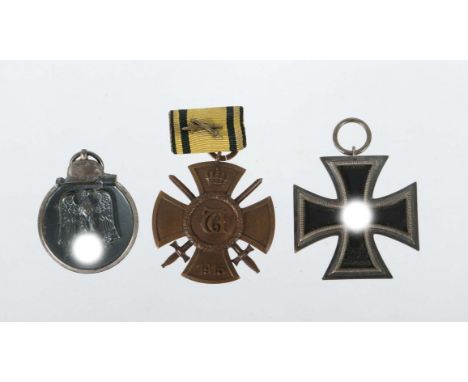 3 Orden3. Reich und früher, 1 x Eisernes Kreuz, 2. Klasse, 1939; 1 Orden zur Winterschlacht im Osten, 1 x württembergisches W