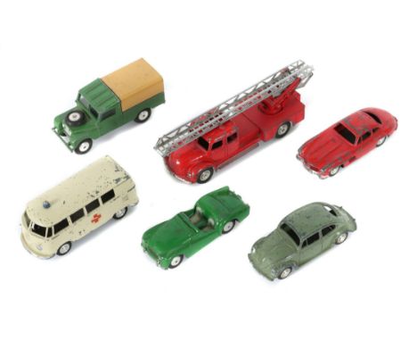 6 ModellfahrzeugeMärklin und Corci, Zinkguss/Blech, 1950-60er Jahre, Märklin: 1 VW Käfer, resedagrün, ovales Fenster, Alumini