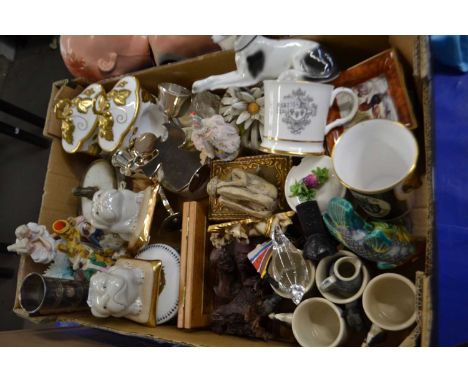 Mixed Lot: Assorted ceramics, mugs, trinket trays and other items etc