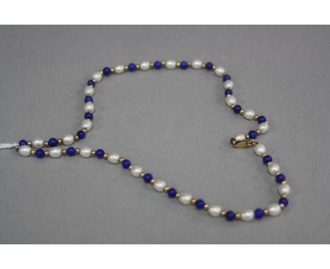 A MODERN LAPIS LAZULI AND FRESH WATER CULTURED PEARL NECKLACE, measuring approximately 410mm in length, stamped 375, approxim