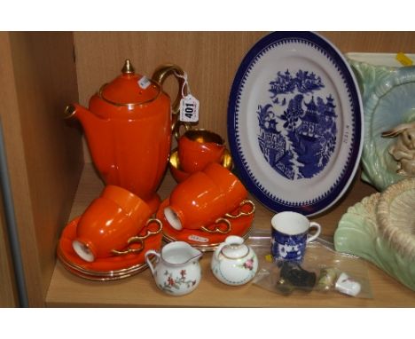 FIELDINGS CROWN DEVON DECO STYLE PART COFFEE SET, orange and gilt design (13), thimbles (to include Worcester), miniature jug