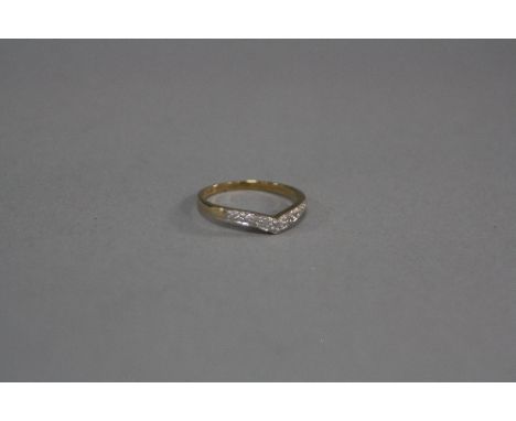 A 9CT DIAMOND CLUSTER WISHBONE RING, ring size M