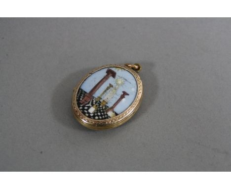 A VICTORIAN GOLD AND ENAMEL MASONIC LOCKET