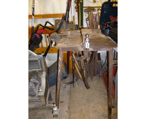 THREE VICES ON A METAL STAND, and a quantity of garden tools