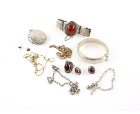 Selection of jewellery, including, a ball and box chain necklace and matching bracelet in 9 ct yellow gold, a hinged bangle, 