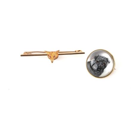 Early 20th C Essex crystal brooch, depicting a Pug, in 9 ct yellow gold mount, with pin and catch fitting and a fox head bar 