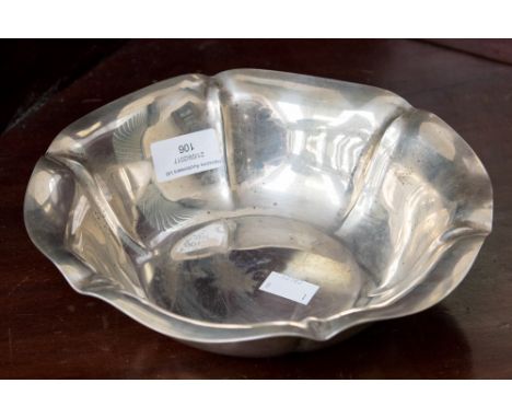 An American sterling silver fruit bowl 'Salem' circa 1977 Reed & Barton x1554/105, approx 15.6ozt/484.5gms