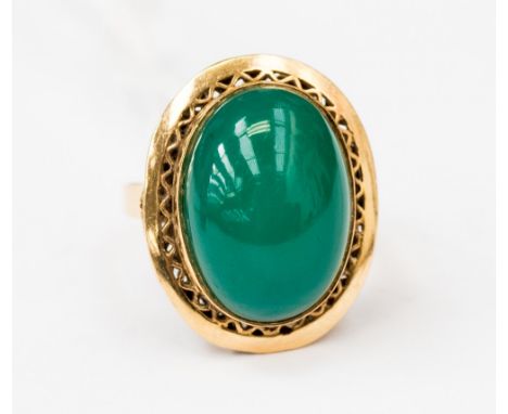 A green quartz single stone ring, rub over set in a minimum of 14ct gold, ring size N, with a total gross weight of approx 7.