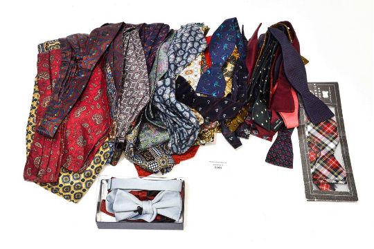 A Good Collection Of Mens Cravats To Include Austin Reed Tootal Christion Dior Paddy Campbell