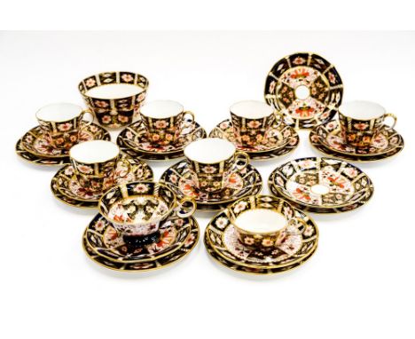 Royal Crown Derby pattern 2451 tea set, nine tea plates, six tea cups, octagonal shape, two shallow tea cups eight saucers (o