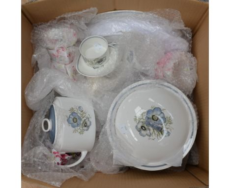 Susie Cooper Glen Mist dinner and tea ware, including plates, teapot, tureen, cups, etc 