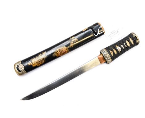 A Japanese Tanto dagger. Overall length 325mm. 215mm long single edged blade. Black lacquered scabbard with gilt floral decor