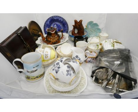 Quantity of ceramics to include a gurgle jug, Ridgways 'Burns House, Alloway' plate, Carlton Ware leaf dish, toby teapot, par