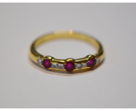 18ct gold diamond and ruby ring with collet-set princess-cut diamonds, size N, 2.8g gross.