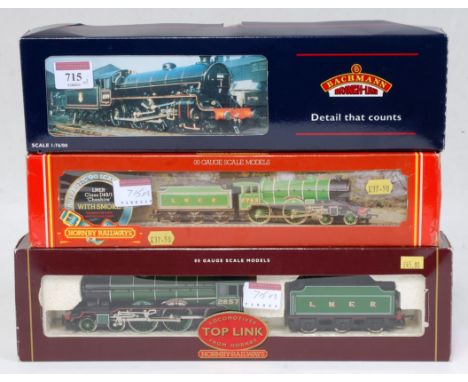 LNER interest Bachmann 31-706 LNER lined black class B1 engine and tender 'Roedeer' (NM-BG), Hornby R2056 lined LNER green cl