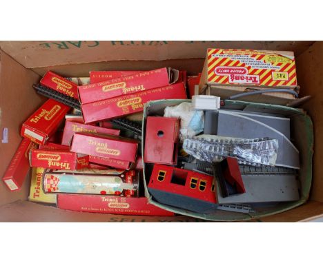 Large collection of Triang items:- RS29 train set including B12 class engine and tender coaches, track etc (G-BG) R1 set box 
