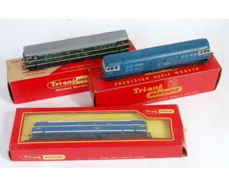 A Triang R357 A1A-A1A diesel locomotive BR blue with light blue windows D5578 (G-BG), a similar Triang Hornby BR green D5572 