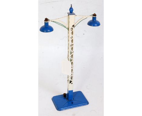 Hornby 1933-8 No. 2E light blue lamp standard, a few small chips (G-VG)