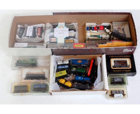 28 mixed makes and period goods wagons, a few boxed (G), Grafar LNER green 0-6-0 tank engine (G), a few lengths of Roco strai