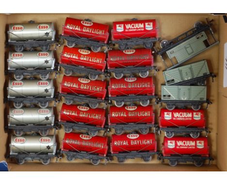 A tray of Hornby-Dublo tank wagons, all metal wheels, unboxed, consisting of 5 x Esso silver; 9 x Royal Daylight; 3 x Vacuum 