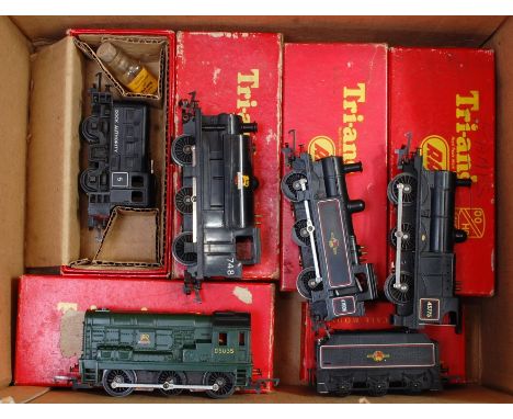 Selection of Triang locomotives R52 Jinty tank engine (G-BG) R153 0-6-0 saddle tank engine, black electric (G-BG) R152 green 