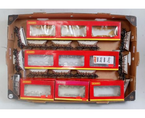 Large tray containing 12 Hornby hopper wagons, mixed quantities R6333C, R6224, R6215, R6222B and R6222A, some wagons weathere