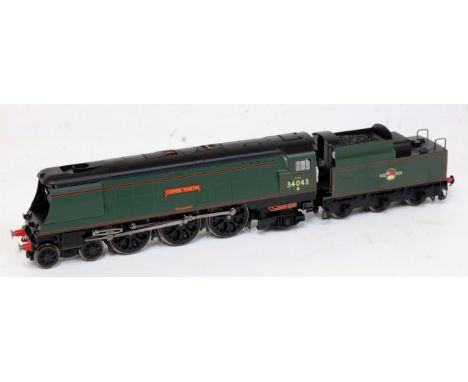 A Hornby Bulleid pacific engine and tender BR green No. 34043 'Combe Martin' (G)