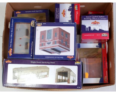 Quantity of Bachmann Scenecraft buildings, good selection including GCR station buildings and entrance, electrical substation